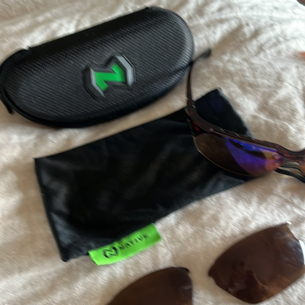 Native sunglasses with case, pouch, 2 pairs of lenses. Unisex.